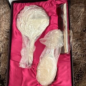 NWOT Antique Silver Plated 3p. Vanity Set